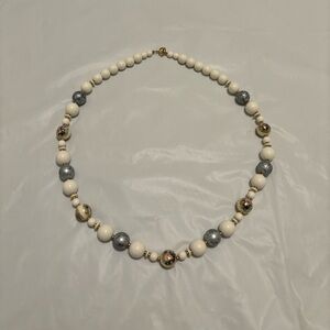 Floral Detail Beaded Necklace